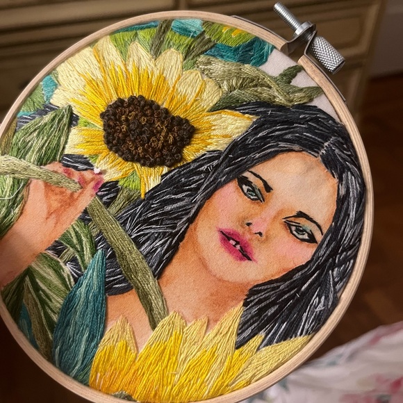 IN BLOOM - Embroidered Art - Picture 5 of 6